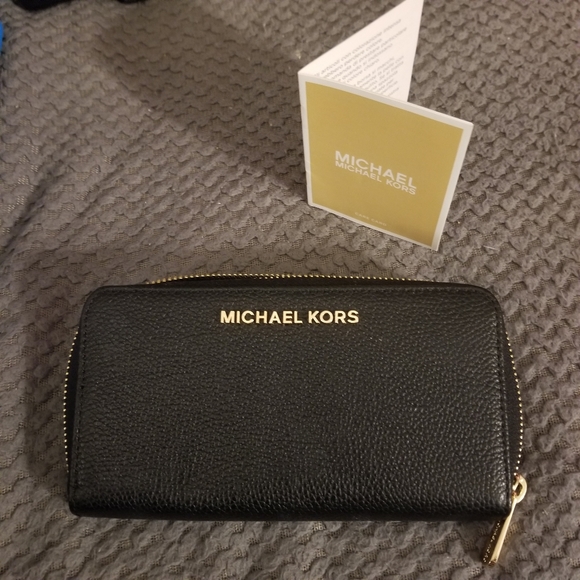 Nwt Michael Kors jet set travel wallet - Picture 5 of 5